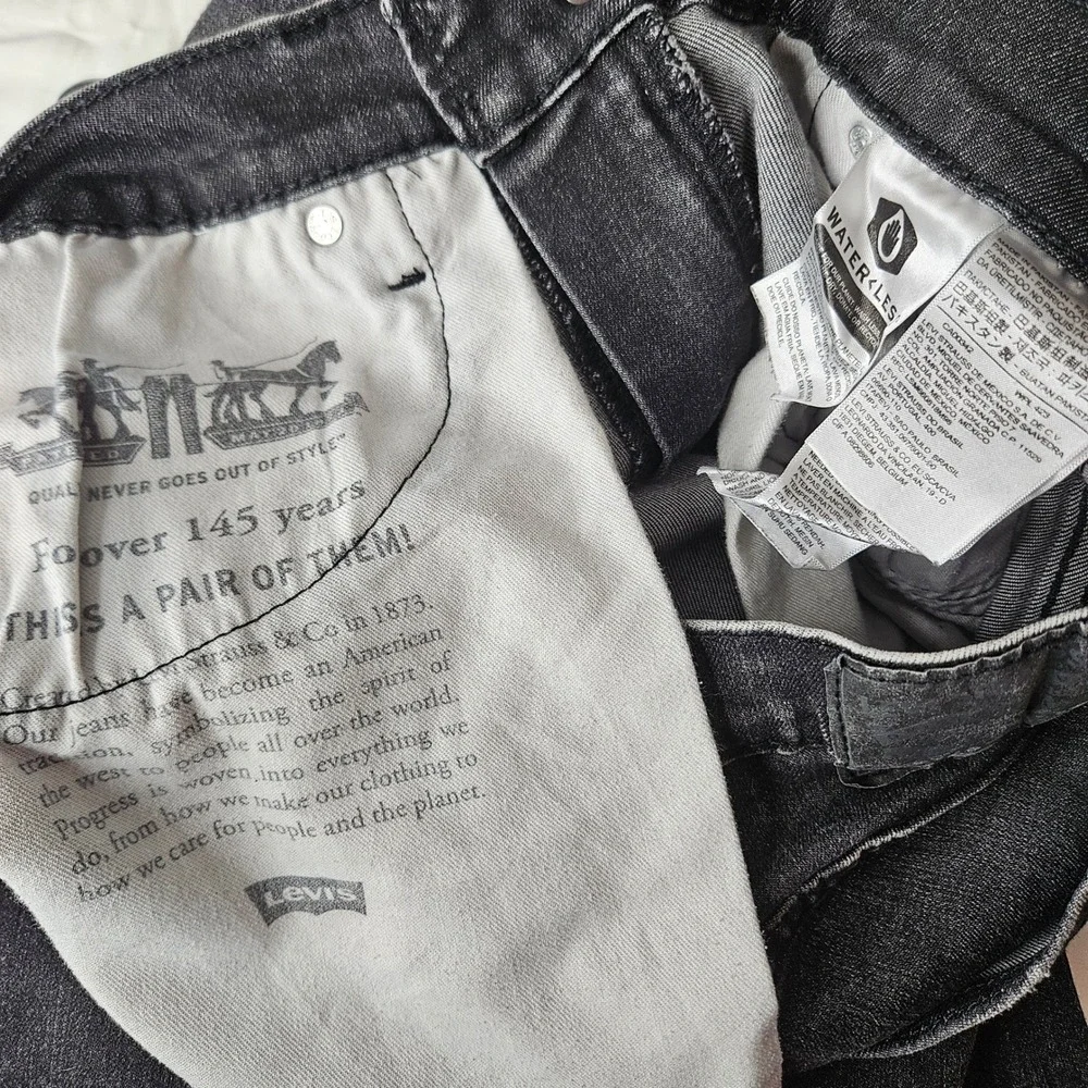 Levis measurements waist